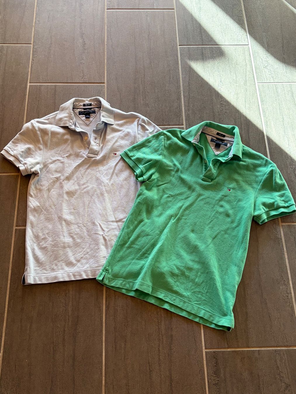 Tommy Hilfiger Magliette Polo: Duo polos Tommy Hilfiger en S – Usato da Martigny venduto da Sessalie