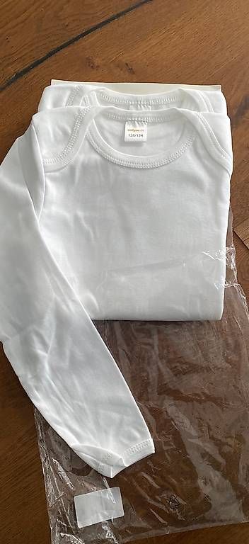 Biancheria intima: Bodys Neue G 128-134 – Usato da Basel venduto da svetlana010