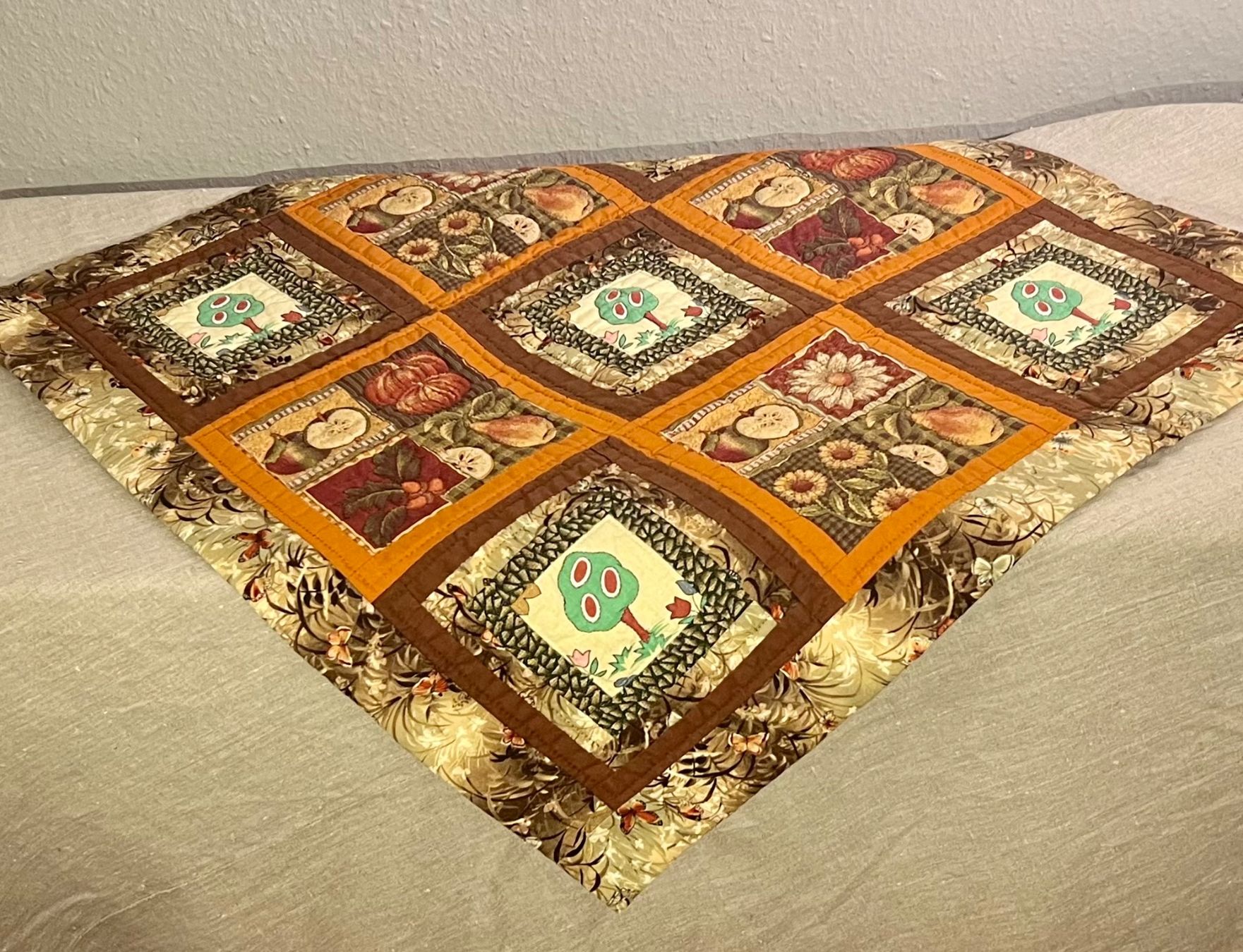 Coperte: Petite couverture pour bébé, vintage, patchwork, coton – Usato da Genève venduto da DELIRBEADS