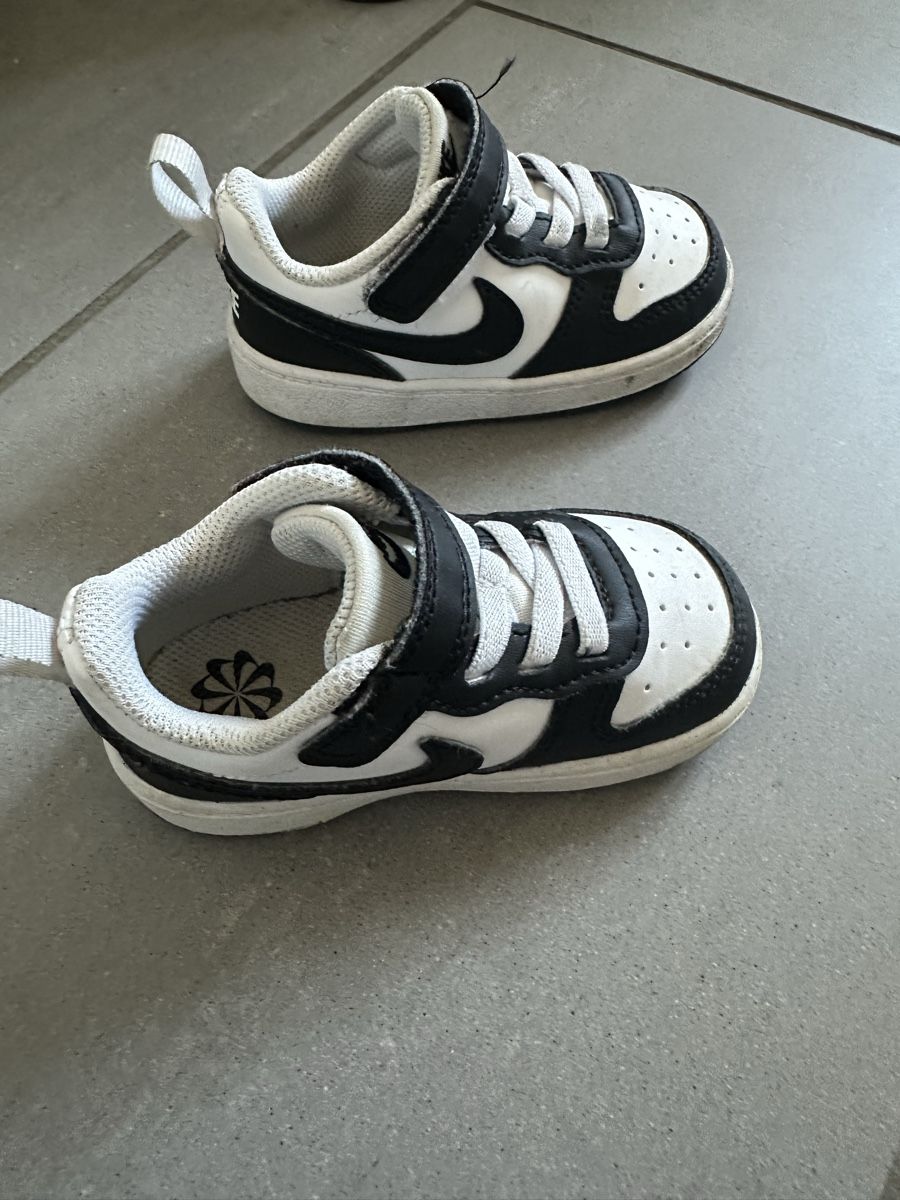 Nike Scarpe per ragazzi: Nike Kinderschuhe Grösse 22 – Usato da Zürich venduto da Rania68 2