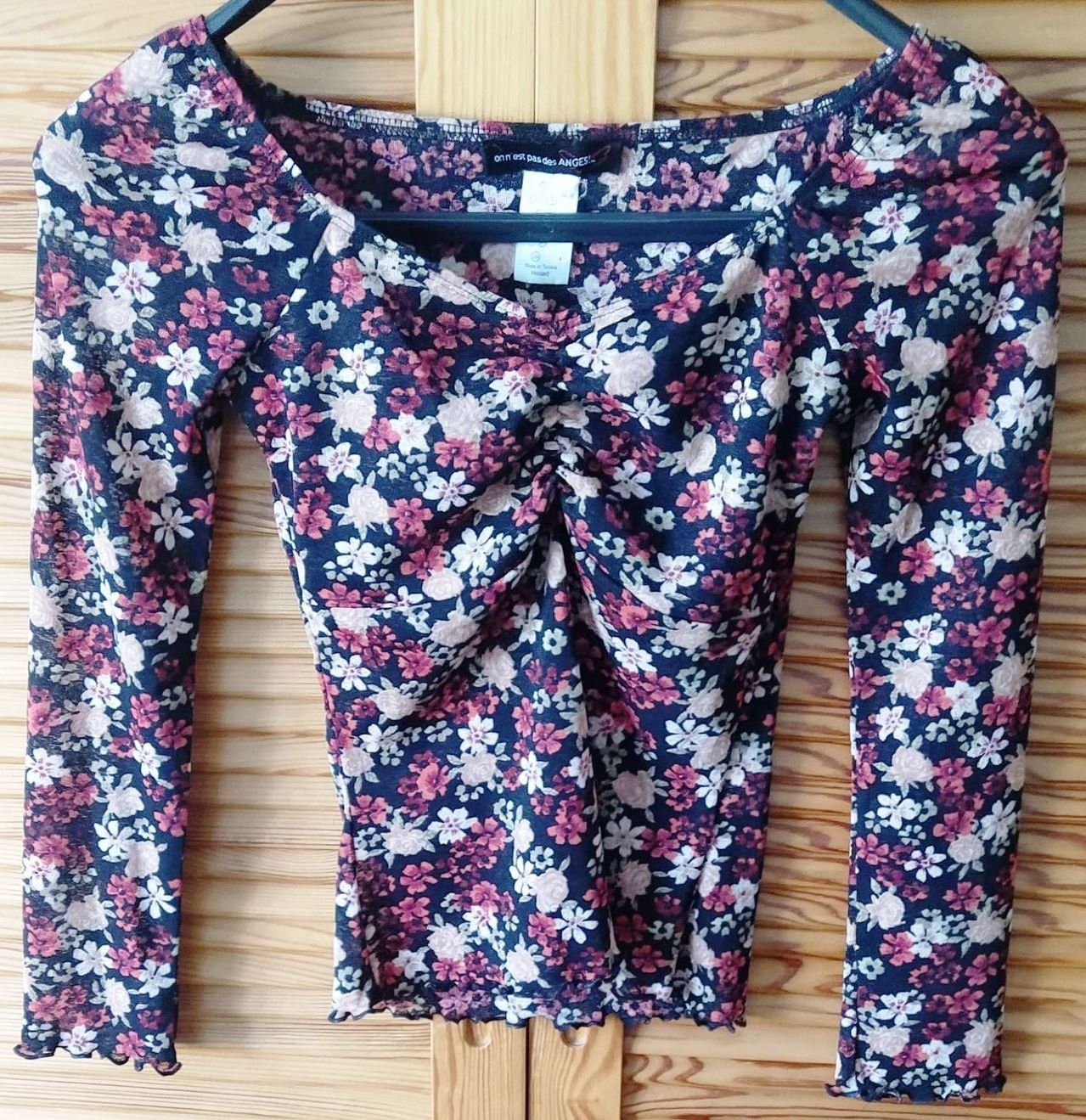 Chemisiers: Bluse mit Blumenmuster aus 100% Polyester in Grösse S – Neuf (Voir description) à Zürich par 1-2-3-Kaufen 1