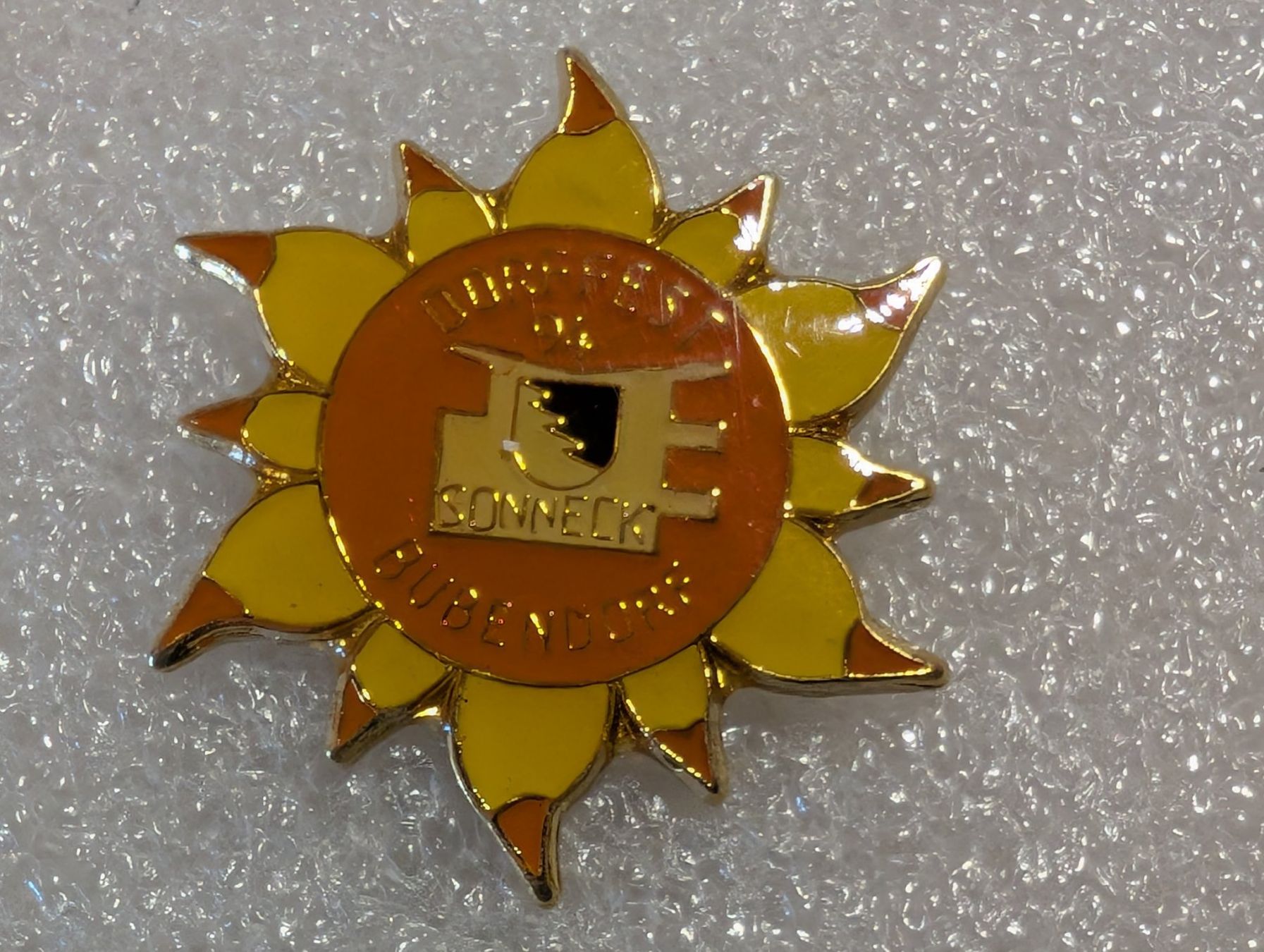 Plaquettes & Badges: Ansteckpin 270: – D'occasion à Oppligen par Pin-Fall-Shop