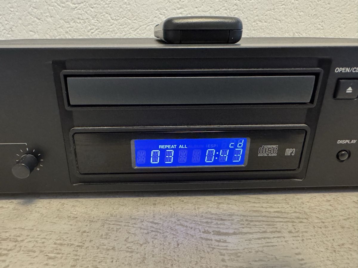 Tascam Systèmes audio & multimédias: Tascam cd-200 cd player – D'occasion à Zunzgen par milesdavis76 2