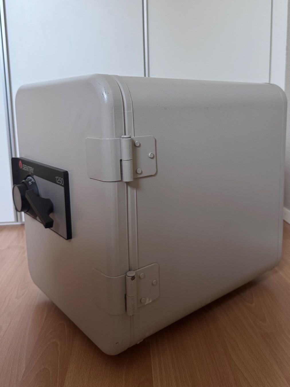 Tresor: Sentry Safe 1250 (Fireproof Safe with Combination Lock) – Gebraucht aus Lohn-Ammannsegg von cnm_d5vk 4