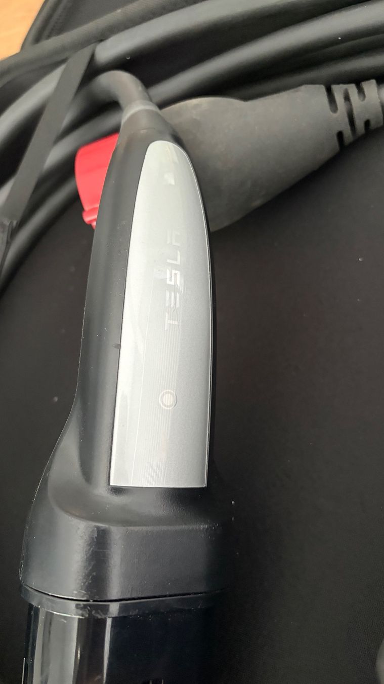Tesla Batterie-Ladegeräte: Tesla Ladekabel 11kw – Gebraucht aus Niedergösgen von stoja82 1