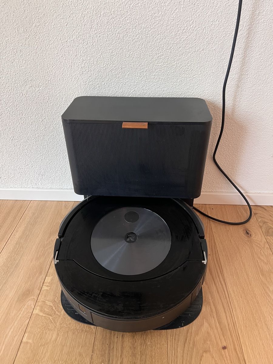 Irobot Aspirapolveri & Accessori: iRobot Roomba j7+ Saug und wischroboter – Usato da Muri AG venduto da D_brunner2