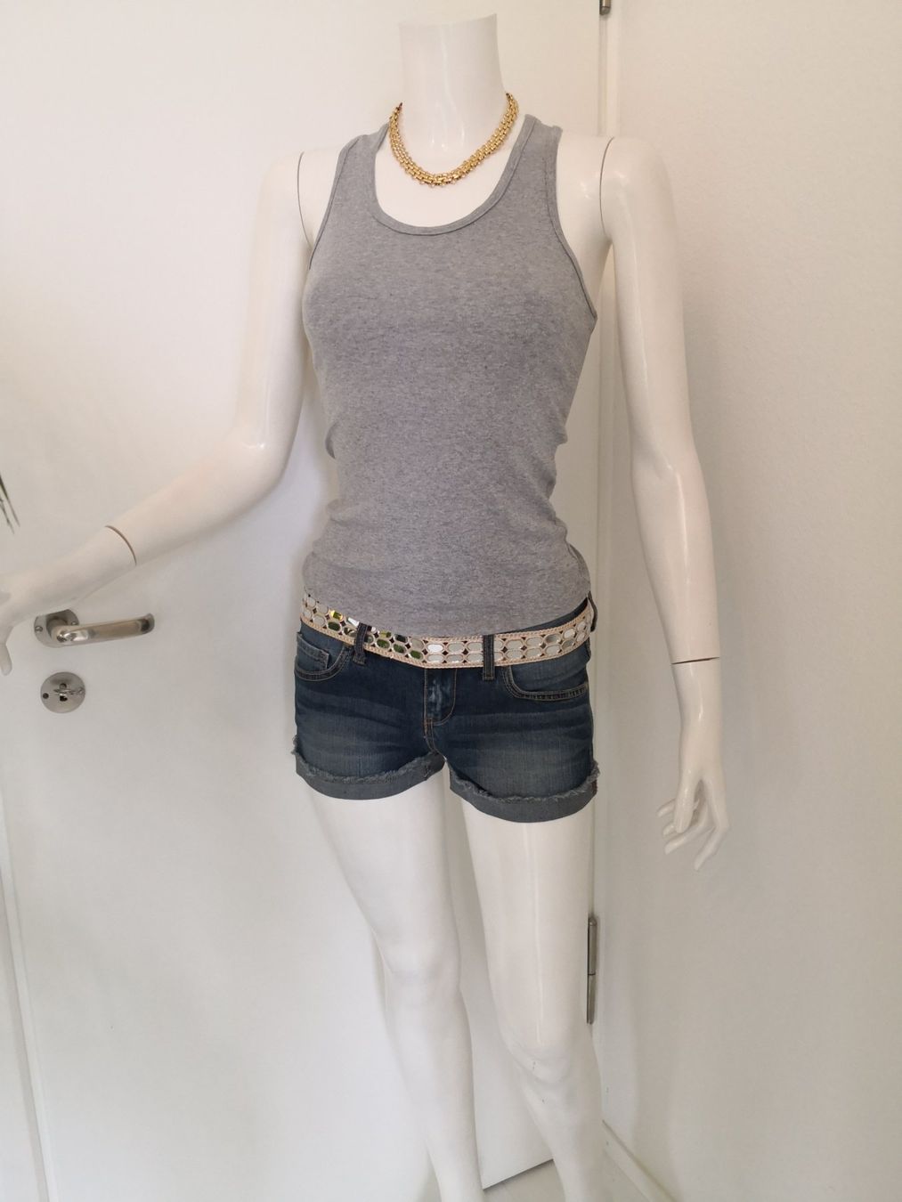 Mango Top: 🤩MANGO TANK-TOP GRAU – Usato da Olten venduto da Naja-Twins-Twins 4