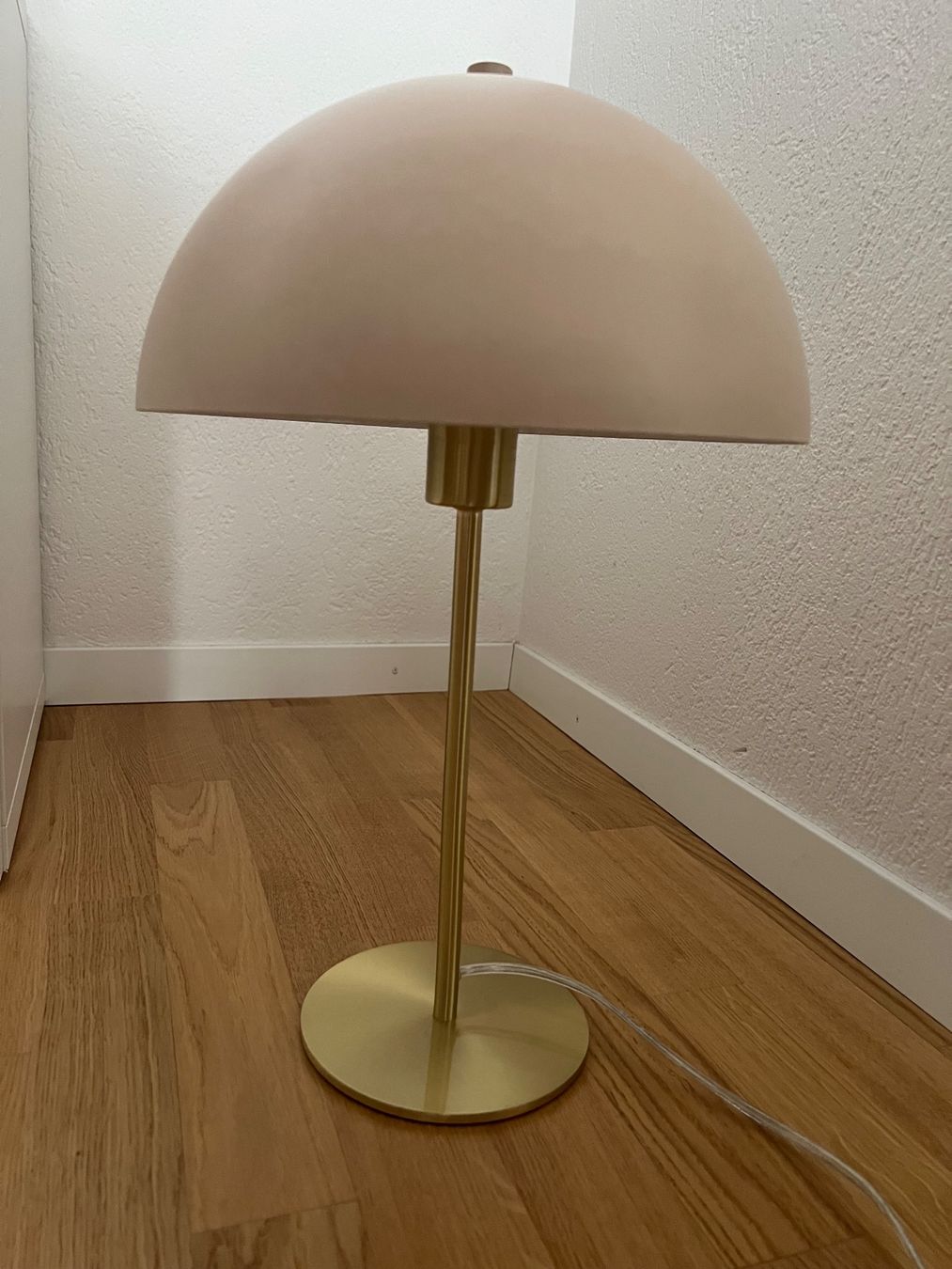 Westwing Lampes: Rosane Tischlampe mit Gold – D'occasion à Zürich par vio_8bvh