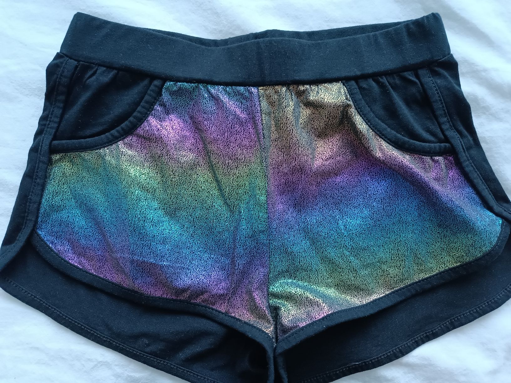 Under Armour Pantaloni: Sport Short's Mädchen 122-128 – Usato da Binz venduto da julijuli 3
