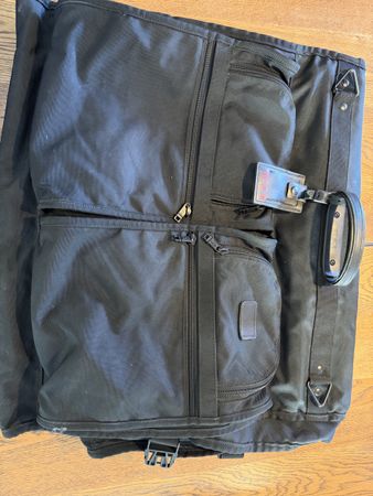 TUMI Kleidersack / Anzugtasche schwarz, faltbar