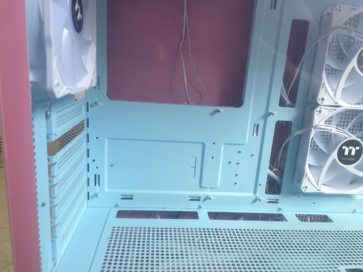 Thermaltake Custodie: Thermaltake PC-Gehause, Rosa/Blau – Usato da Hochdorf venduto da lei_z8js 1