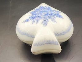 Pillen-Dose Porzellan Pik-Form Giraud Limoges Frankreich