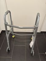 Gehhilfe Guardian grau mit Rollen und Tennisbällen
