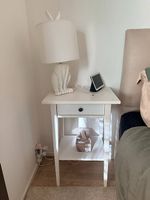 Gratis: Weisser Nachttisch mit Schublade (IKEA Hemnes)