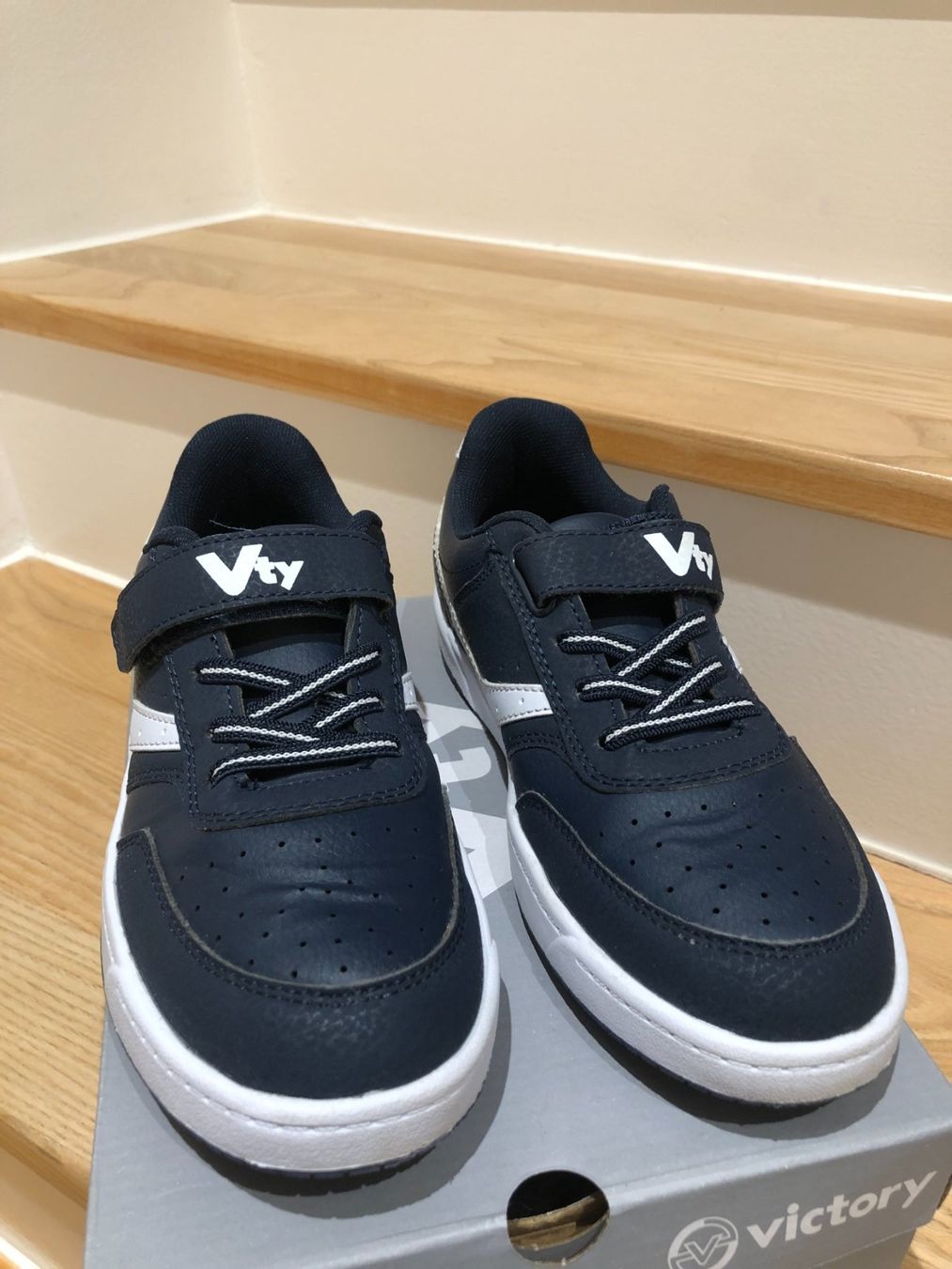 Victory Chaussures garçon: Victory / Vty Sneaker - Jungen Gr. 35 – D'occasion à Bonstetten par Magnum2