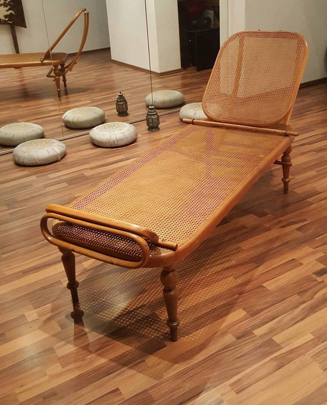 Sedie a sdraio: Original Thonet Liege Nr.1 – Usato da Basel venduto da RLBasel