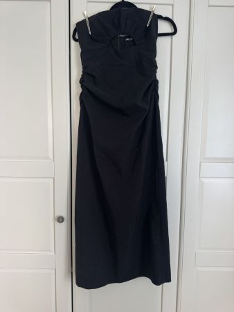 ZARA Midikleid schwarz mit Cut-out, Gr. M