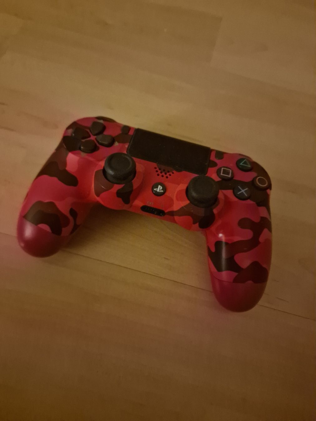 Sony Konsolen: PS4 Pro 1TB Mit Controller – Gebraucht aus Bremgarten AG von VictoriaV0102 3