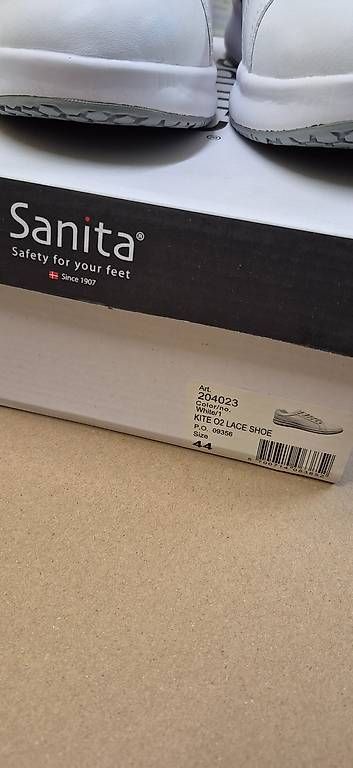 Scarpe da uomo: Berufsschuhe Sanita Gr. 44 weiss – Usato da Seuzach venduto da Dani-72