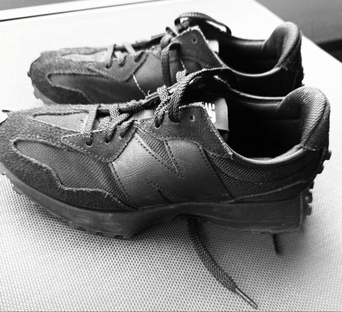 New Balance Scarpe da uomo: New Balance 327 Sneaker 42.5 – Usato da Zürich venduto da XChange