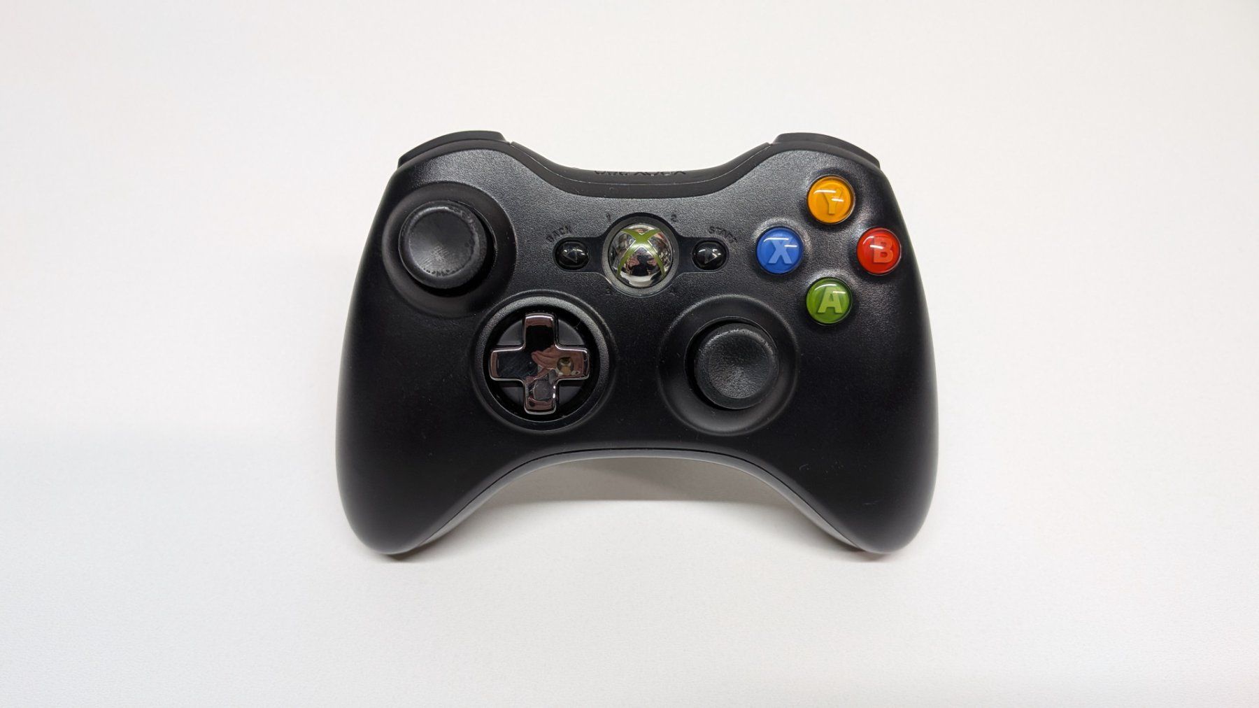 Microsoft Console: Microsoft Xbox 360 E mit Controller und 5 Spielen – Usato da Menziken venduto da mame18 1