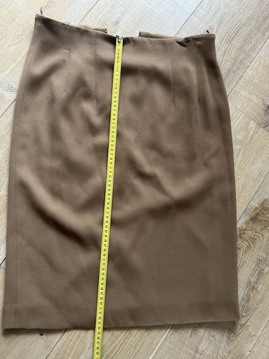Celine Gonne: CELINE Paris, jupe taille 38, couleur camel – Usato da Nyon venduto da ikel78 1