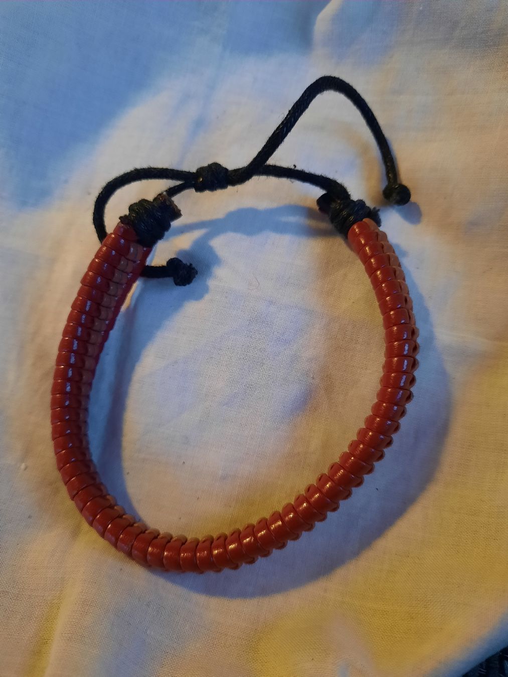 Bracciali & Braccialetti: Rotes Lederarmband - verstellbar – Nuovo (secondo la descrizione) da Unterterzen venduto da elebo 1