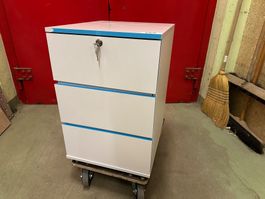 neue Kommode weiss glanz, Platte oben fehlt 43x50x64.5cm
