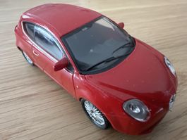 1:43 Modellauto wie auf den Bildern ersichtlich