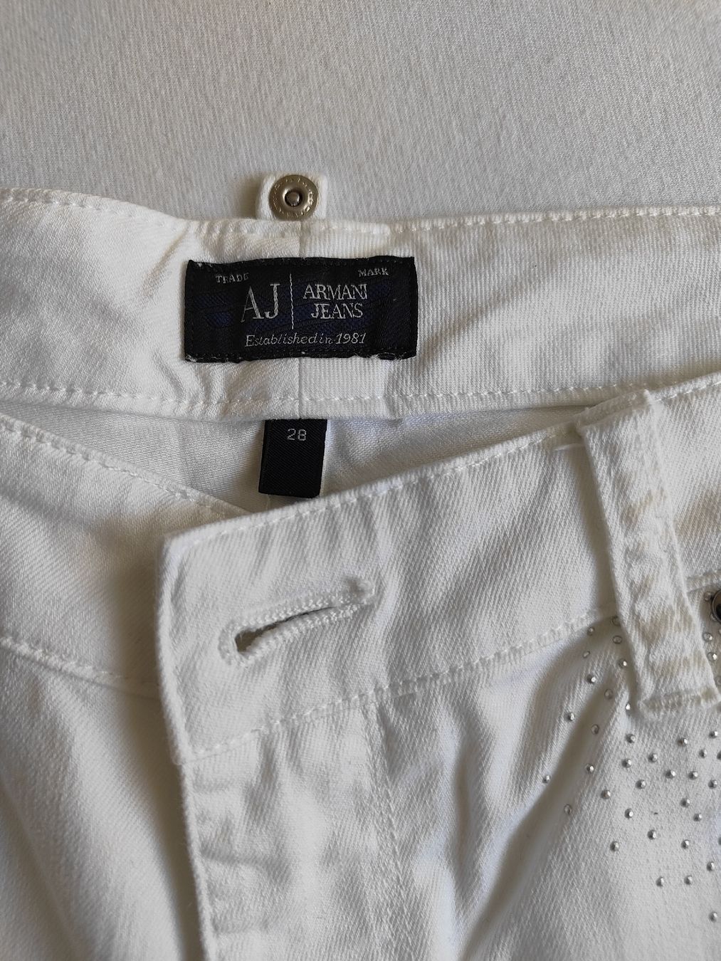 Armani Pantaloni: Short blanc Armani Exchange taille 28 - État impeccable! – Nuovo (secondo la descrizione) da Biel/Bienne venduto da Edi5Roli3 1