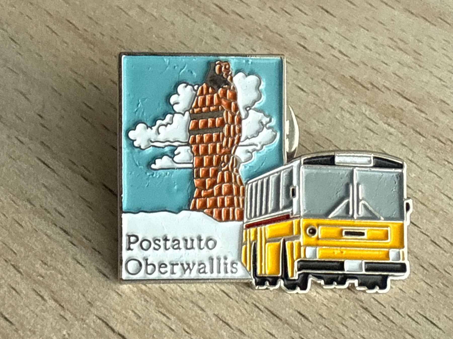 Plaketten & Abzeichen: Pin  Postauto Oberwallis – Gebraucht aus Glattbrugg von Schweigmatt