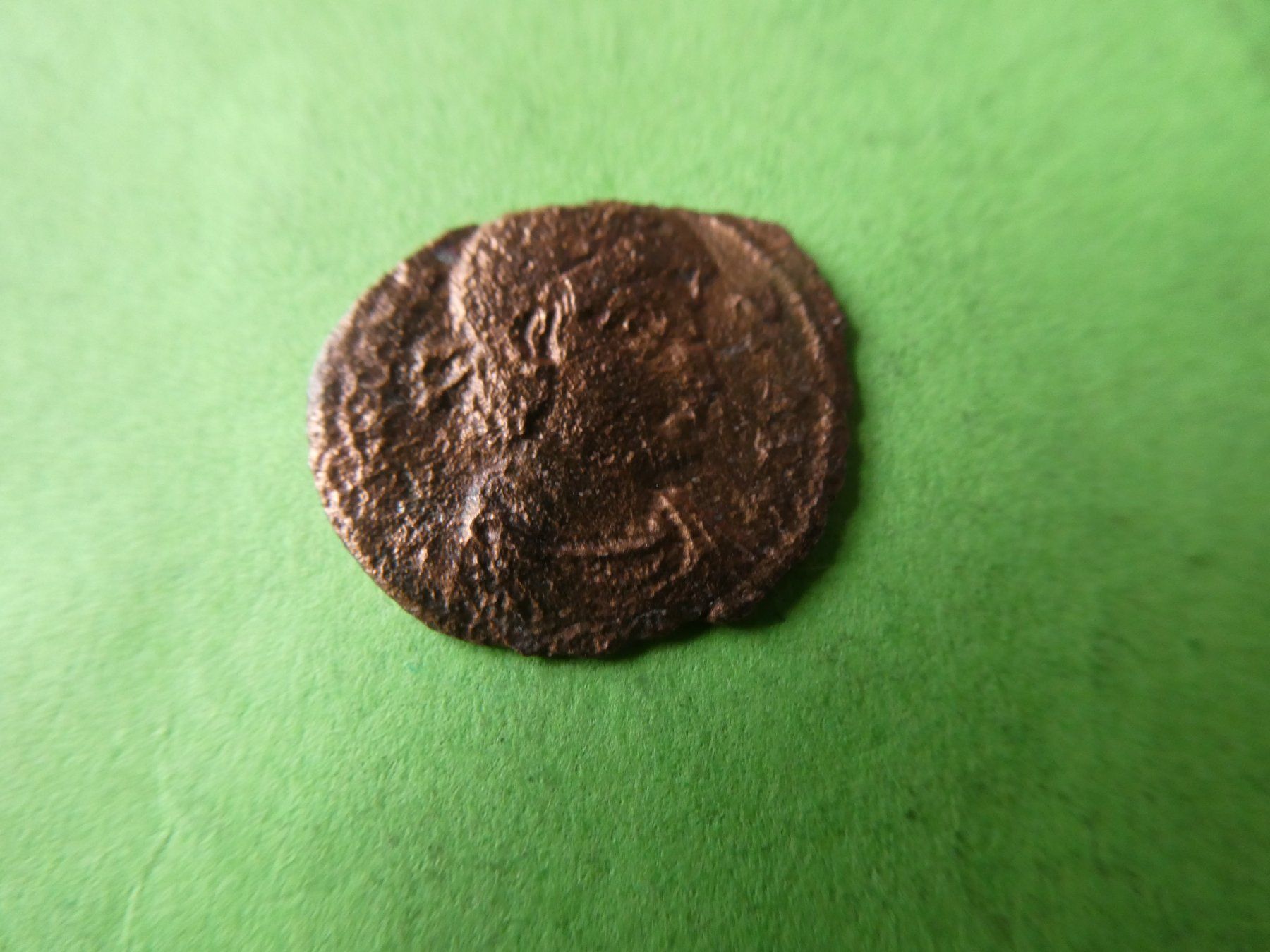Tutti le monete: uralte Bronzemünze   17 mm     1.02 g – Usato da Hinterforst venduto da Rohusri