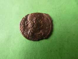 uralte Bronzemünze   17 mm     1.02 g