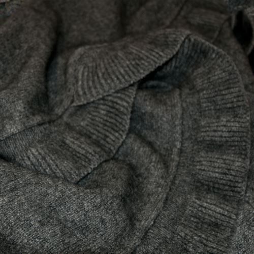 Foulard & Sciarpe: Possum Schultertuch grau mit Rüsche – Nuovo e nell'imballaggio originale da Zollikofen venduto da marys-choice