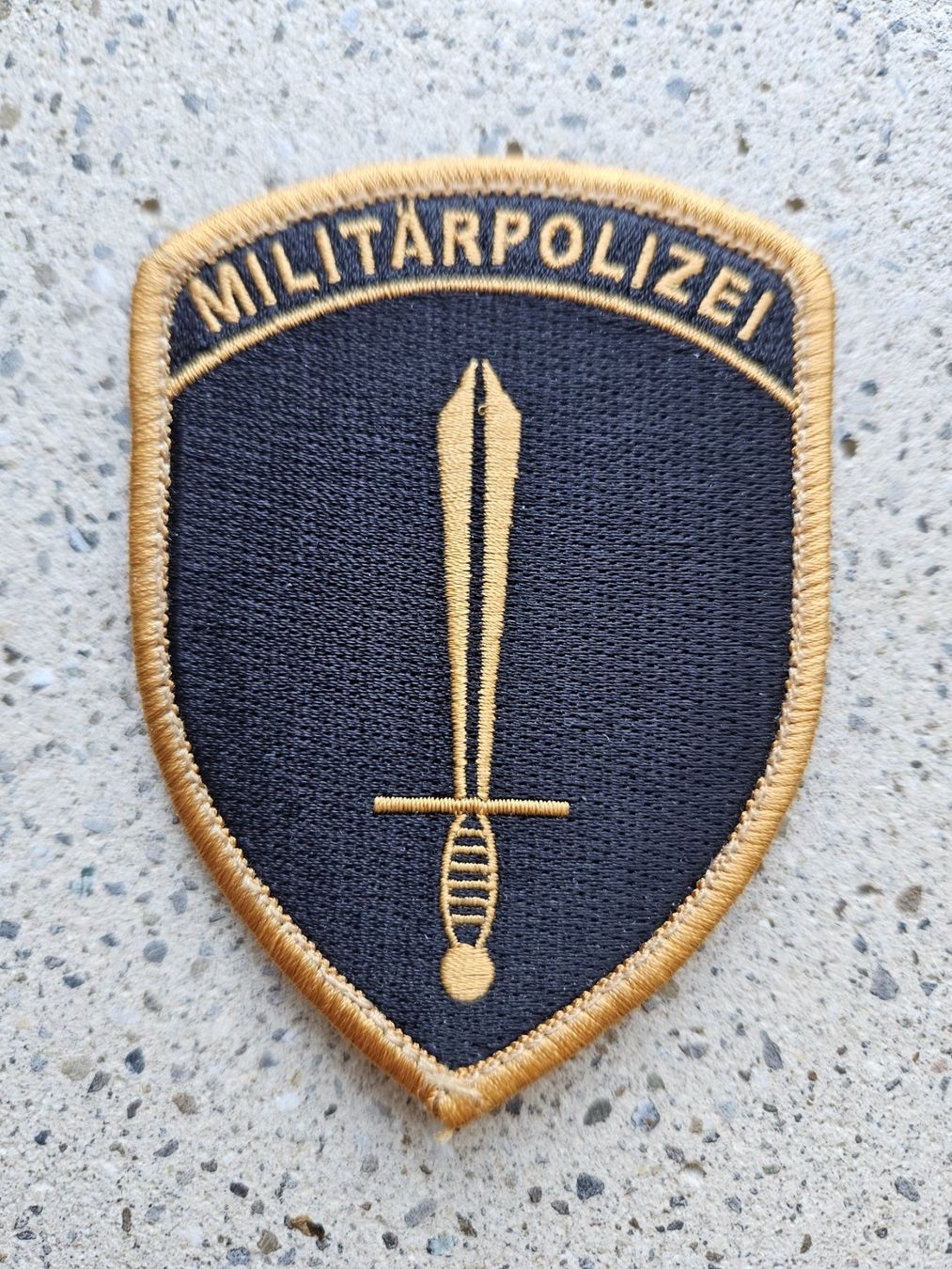 Plaketten & Abzeichen: Badge Militärpolizei mit klett *** – Neu und originalverpackt aus Riedholz von fr_sIruP
