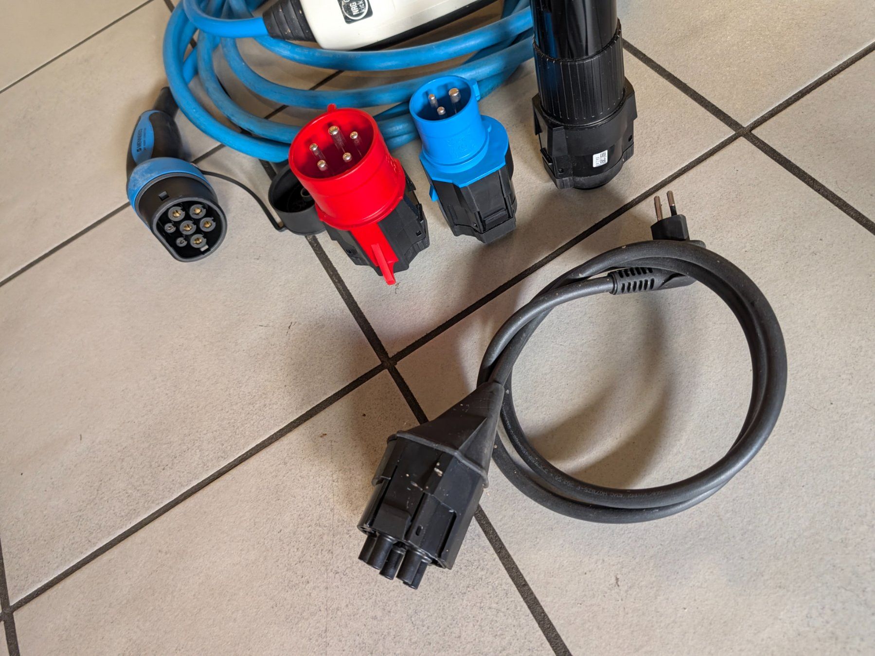 Caricabatterie: NRGkick 32A - die mobile Wallbox mit voller Ladeleistung – Usato da Ipsach venduto da 403162743 2