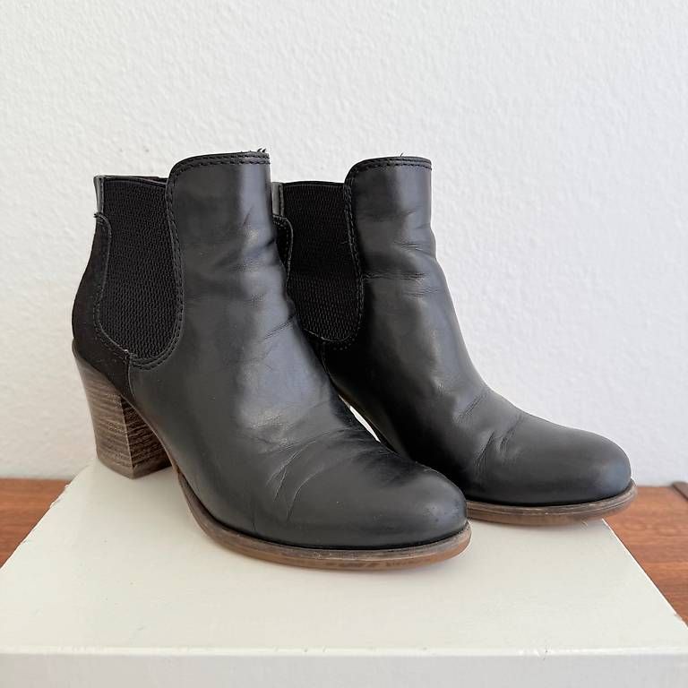 Tamaris Scarpe da donna: Bottines en cuir Tamaris – Usato da Lausanne venduto da madonna09 2