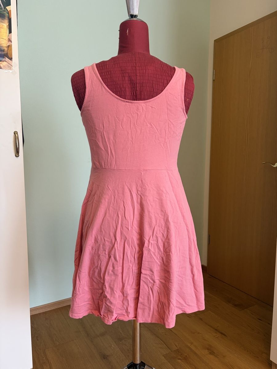 Vestiti & Gonne: Vestito rosa  – Usato da Comano venduto da gea_98nj 1
