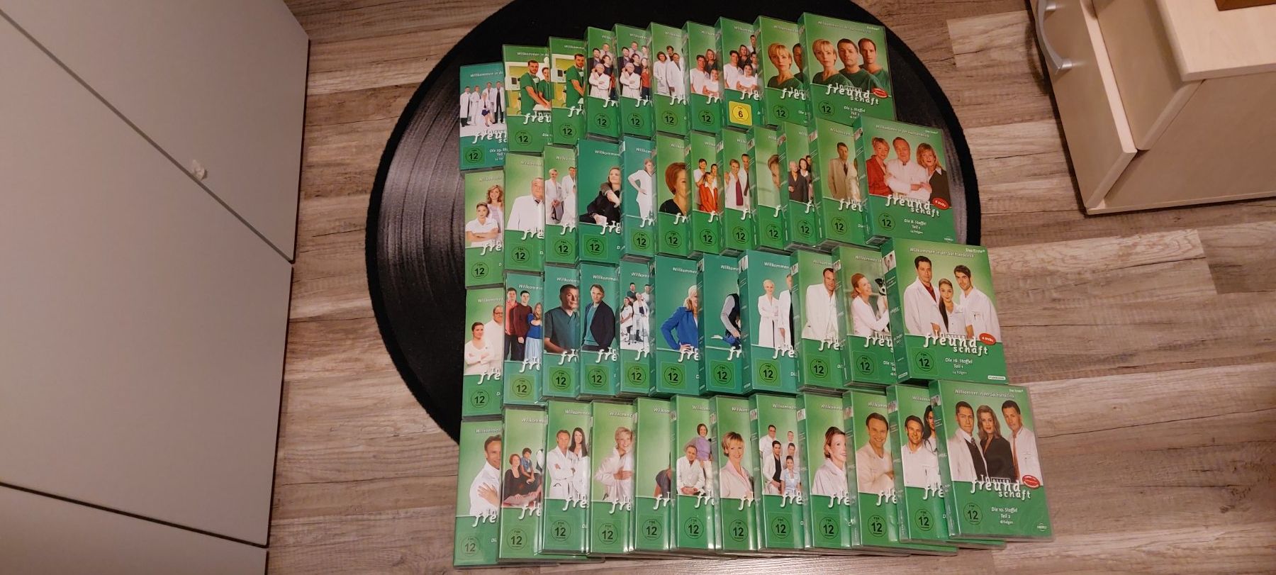 Tutti i DVDs: In aller Freundschaft – Usato da Inkwil venduto da sugarbaby01