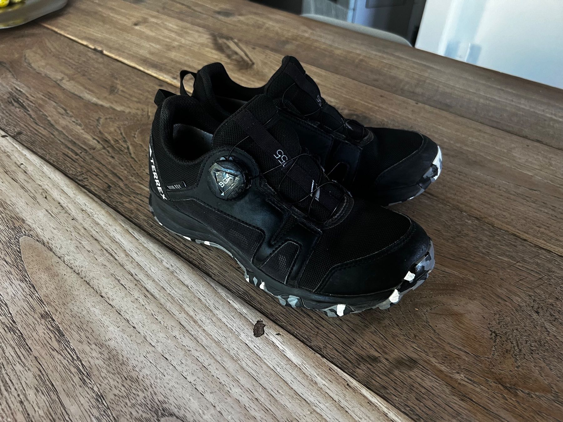 Chaussures garçon: Adidas Terrex Wanderschuhe, US-Größe 4 – D'occasion à Chur par MarcusinChur