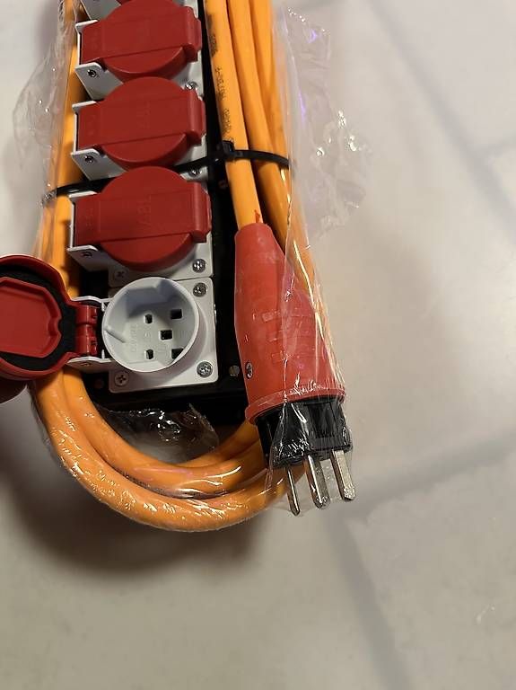 Fiches d'alim.: Steckdosenleiste PUR Kabel – D'occasion à Madetswil par maucad 1