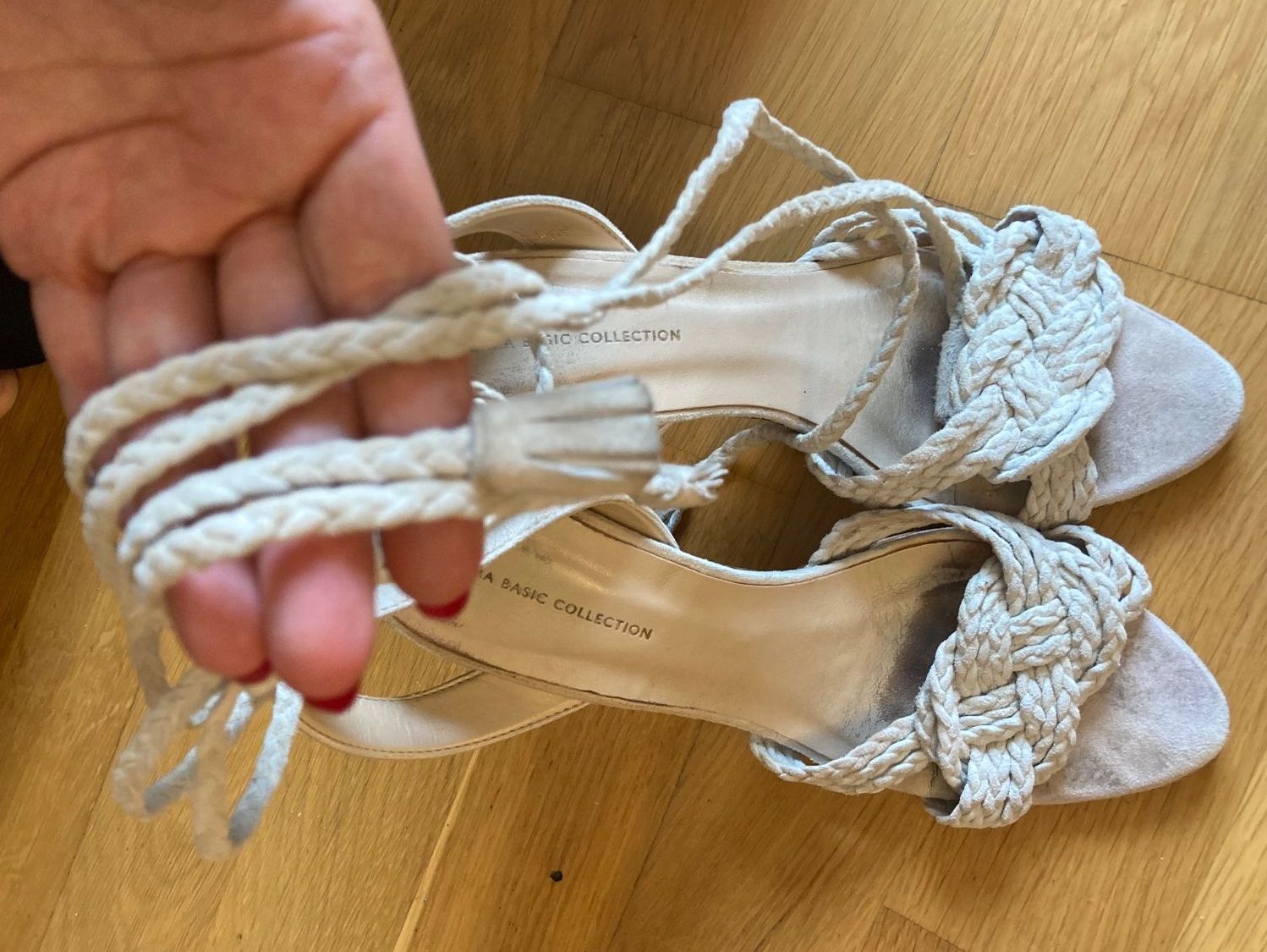 Zara Scarpe da donna: Soft Suede off-white Zara Sandals, size 37 – Usato da Luzern venduto da AM2nd 1
