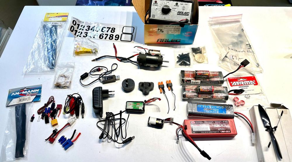 lot accesoires rc voiture, avion et hélico (Défectueux) à Trélex pour ...
