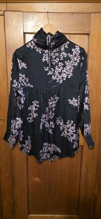 Seidenbluse mit Blütenprint