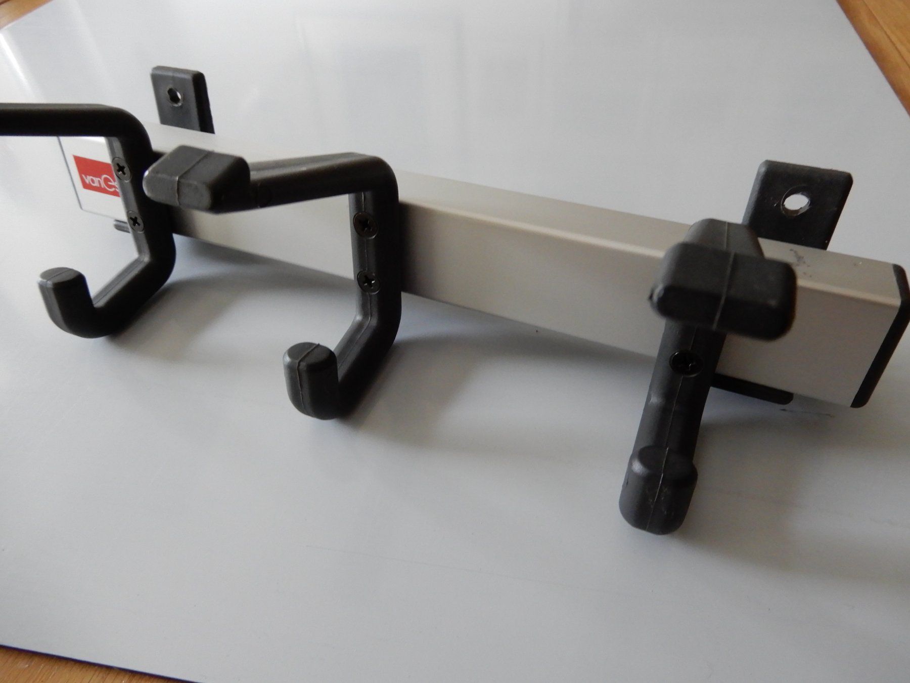 Garderobe: Garderobe von "van Esch" mit drei Haken – Neu (gemäss Beschreibung) aus Rapperswil SG von Seppi77 2