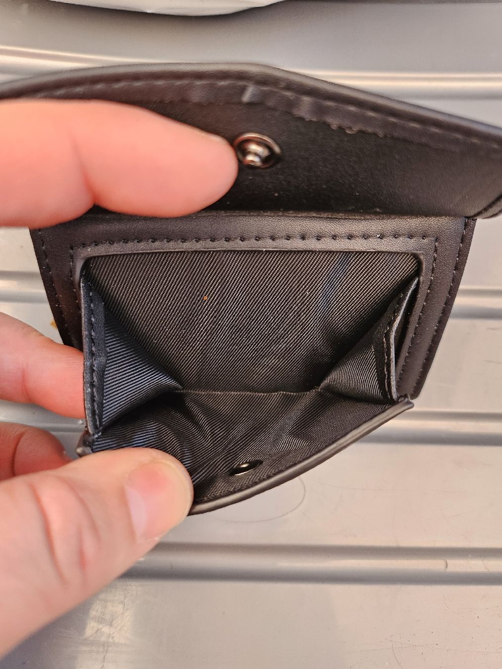 Portafogli: Portefeuille noir élégant et compact – Nuovo (secondo la descrizione) da La Joux FR venduto da car_ck96 2
