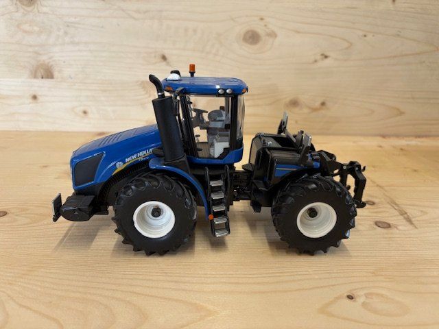 New Holland Kit di modellismo & Modellini statici: New Holland T9.670 – Nuovo (secondo la descrizione) da Oberbütschel venduto da SimBla91