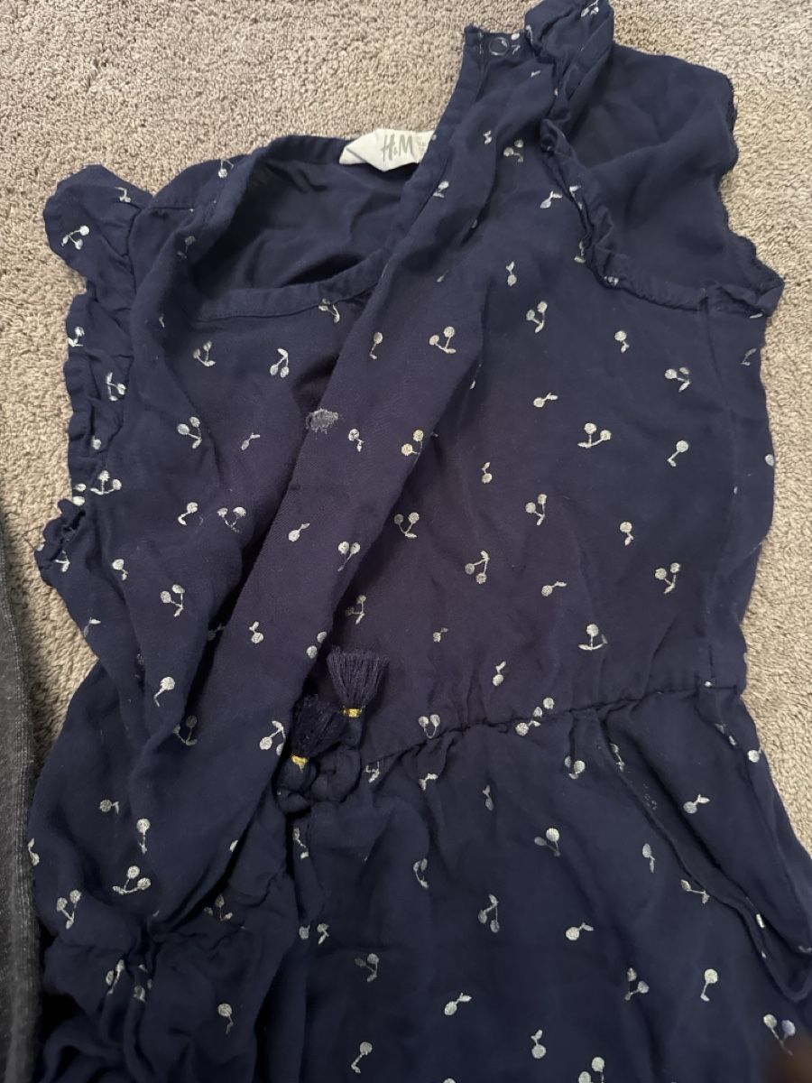 H&M Tute: 2 Mädchen Jumpsuits 128 – Usato da Wädenswil venduto da dorodi 1