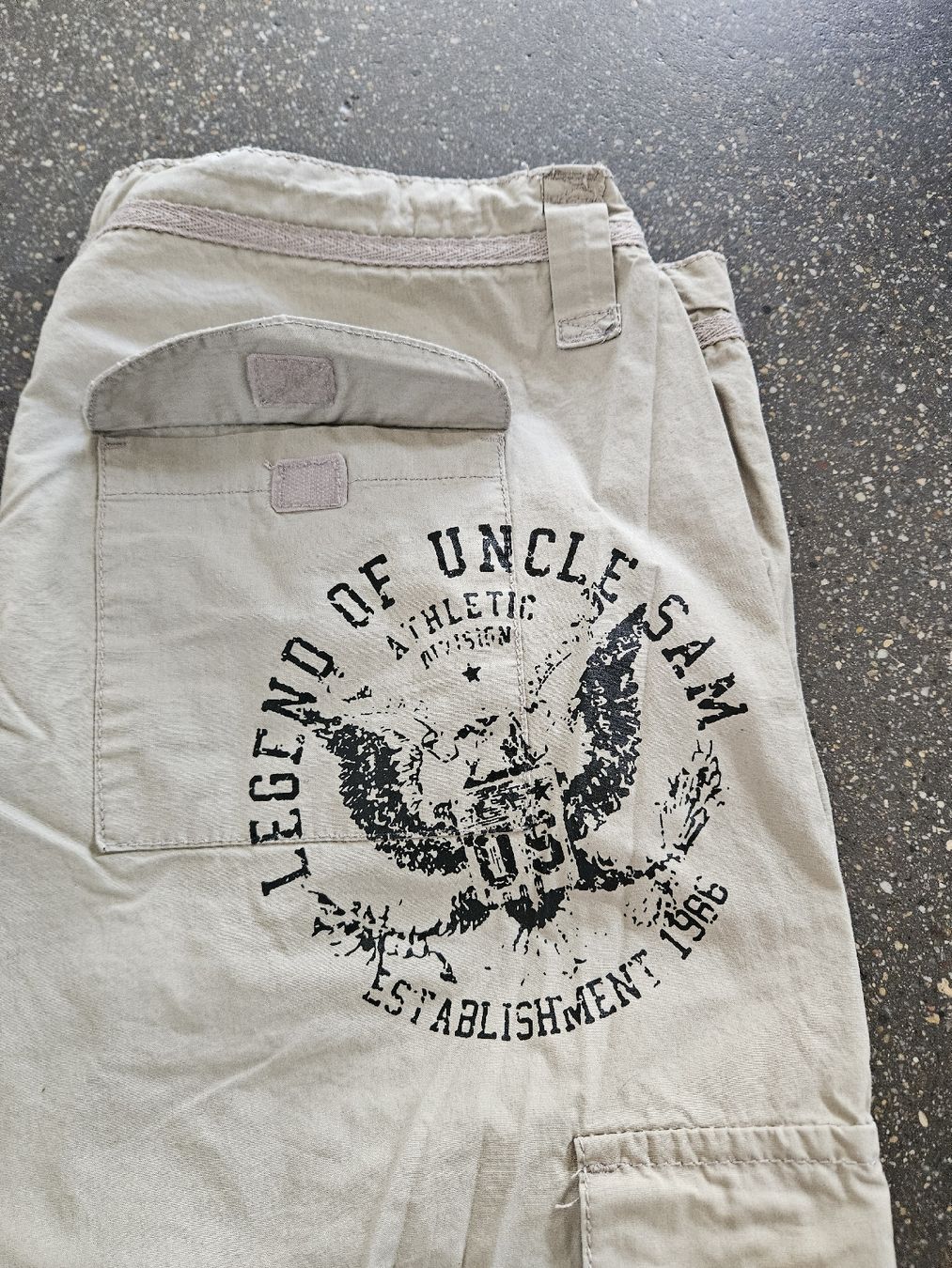 Pantaloni: Uncle Sam Cargo Hose Beige, Grösse L – Nuovo (secondo la descrizione) da Anwil venduto da tamoos 2