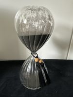 Dekorative Sanduhr aus Glas, schwarz/transparent